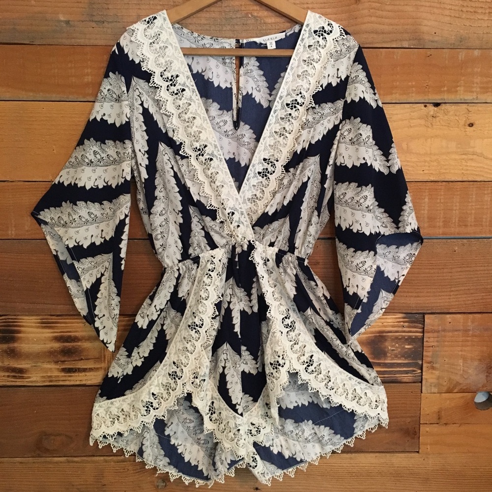 Illa Illa Navy Blue Print Lace V Cut Romper Small